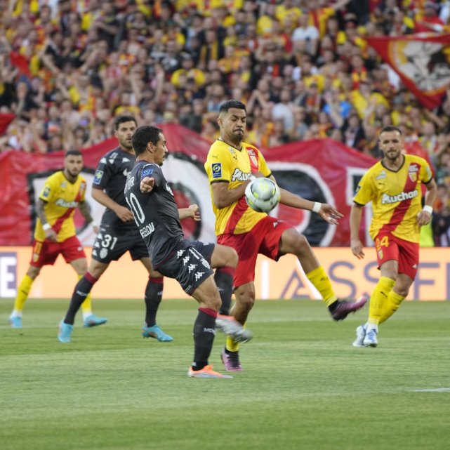 包含南特盼冤家归隐，摩纳哥横扫全场的词条