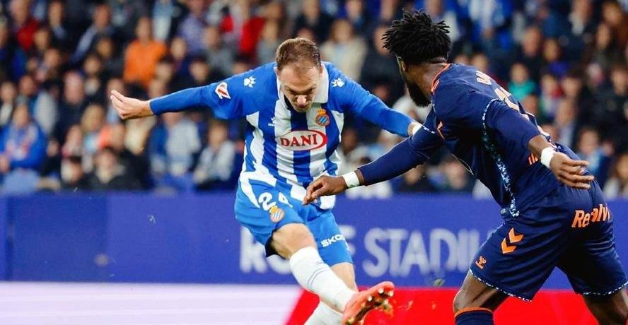 维拉击败对手，伦敦西部球队失利