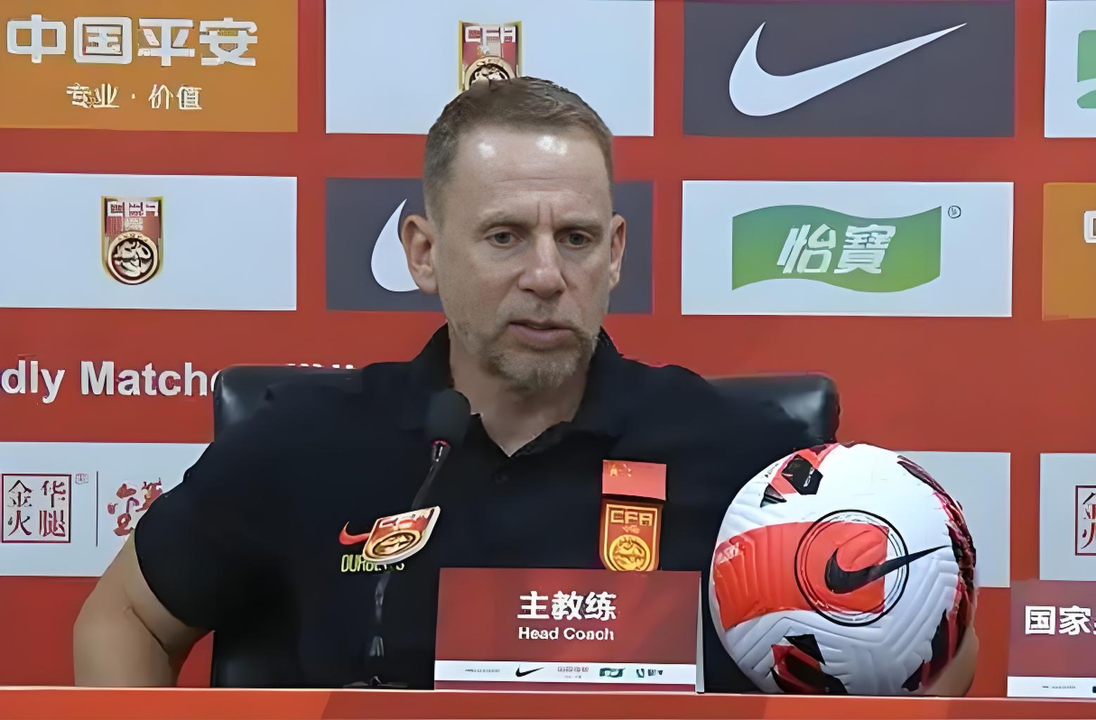 无惧强敌，球队团结一心掀起胜利的巨浪的简单介绍