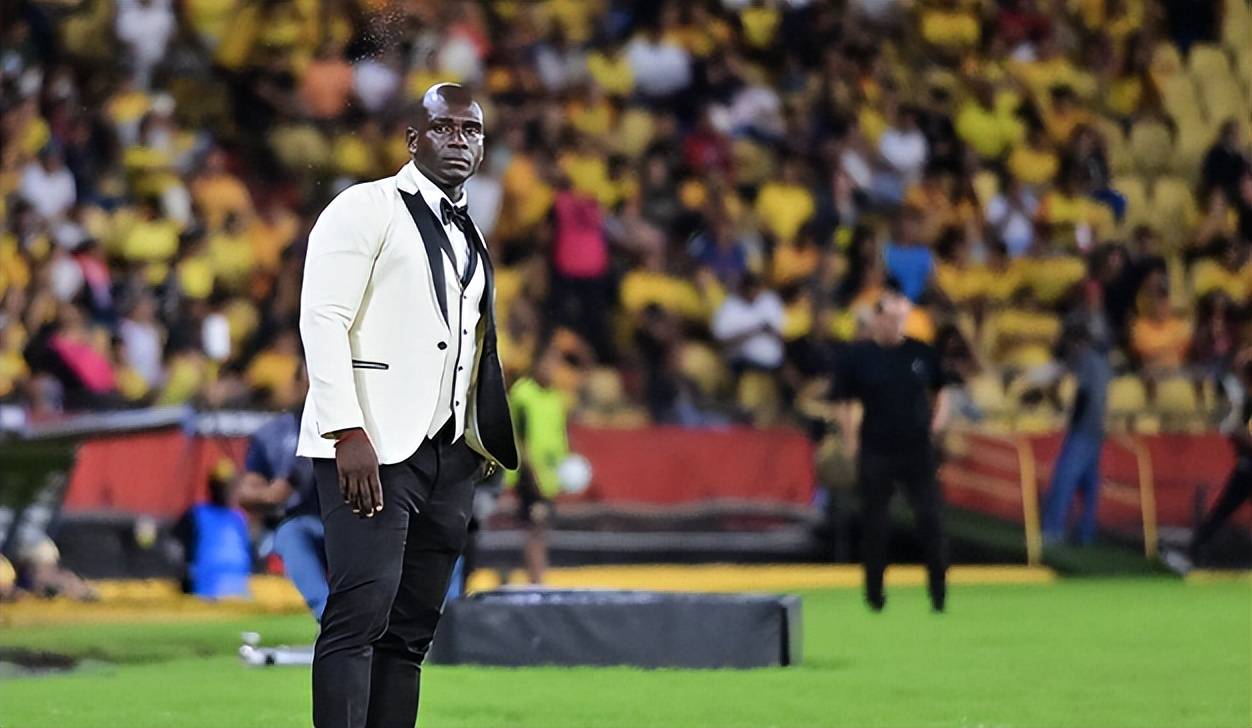 巴塞罗那主帅被授予年度最佳教练奖的简单介绍