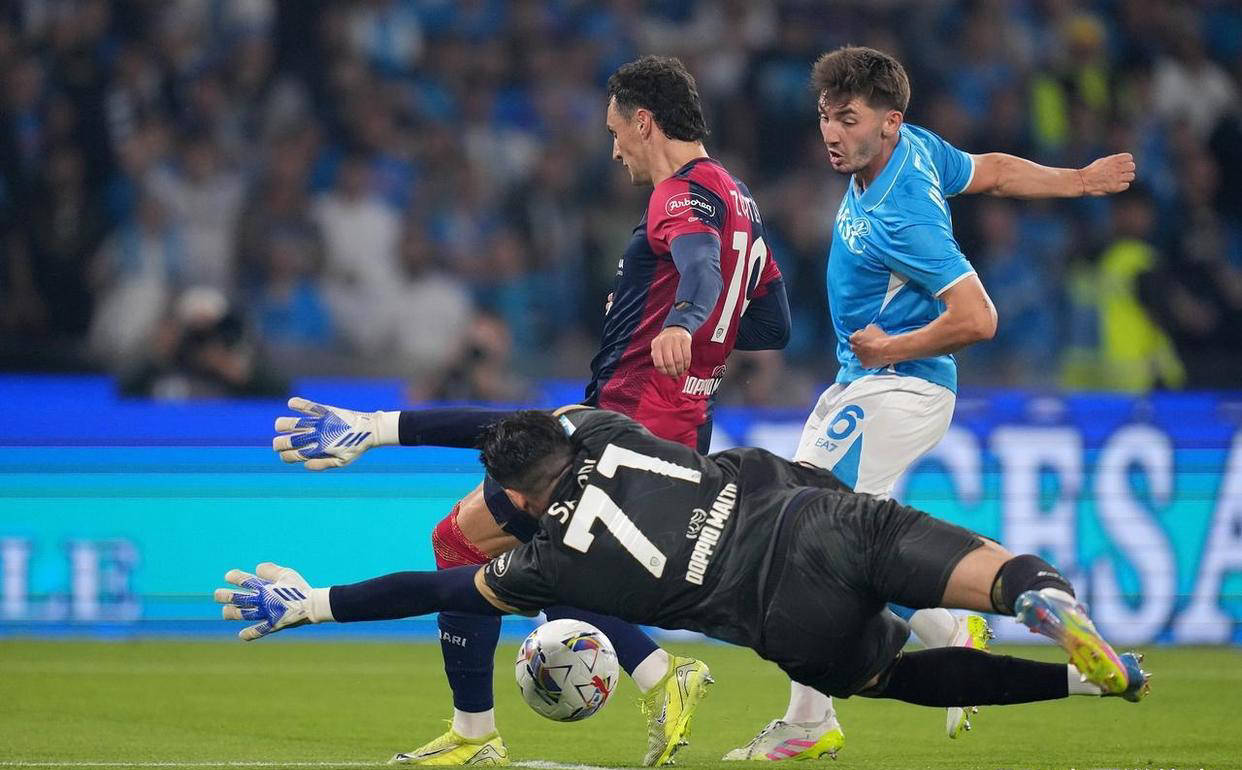 关于那不勒斯五连胜继续领跑积分榜，国米主帅陷下课危机！的信息